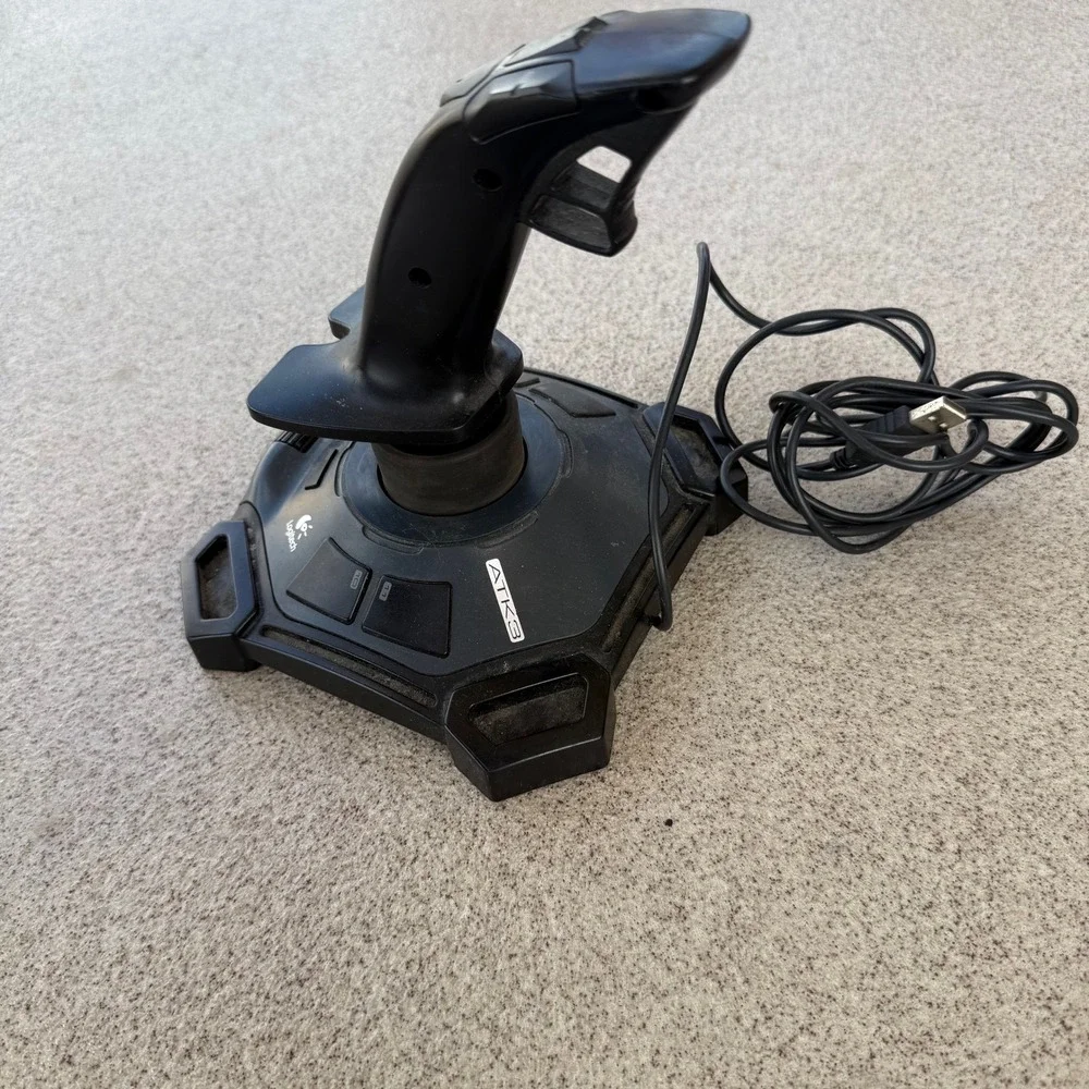 Logitech Attack 3 Gaming Joystick - Flight Simulator / PC
